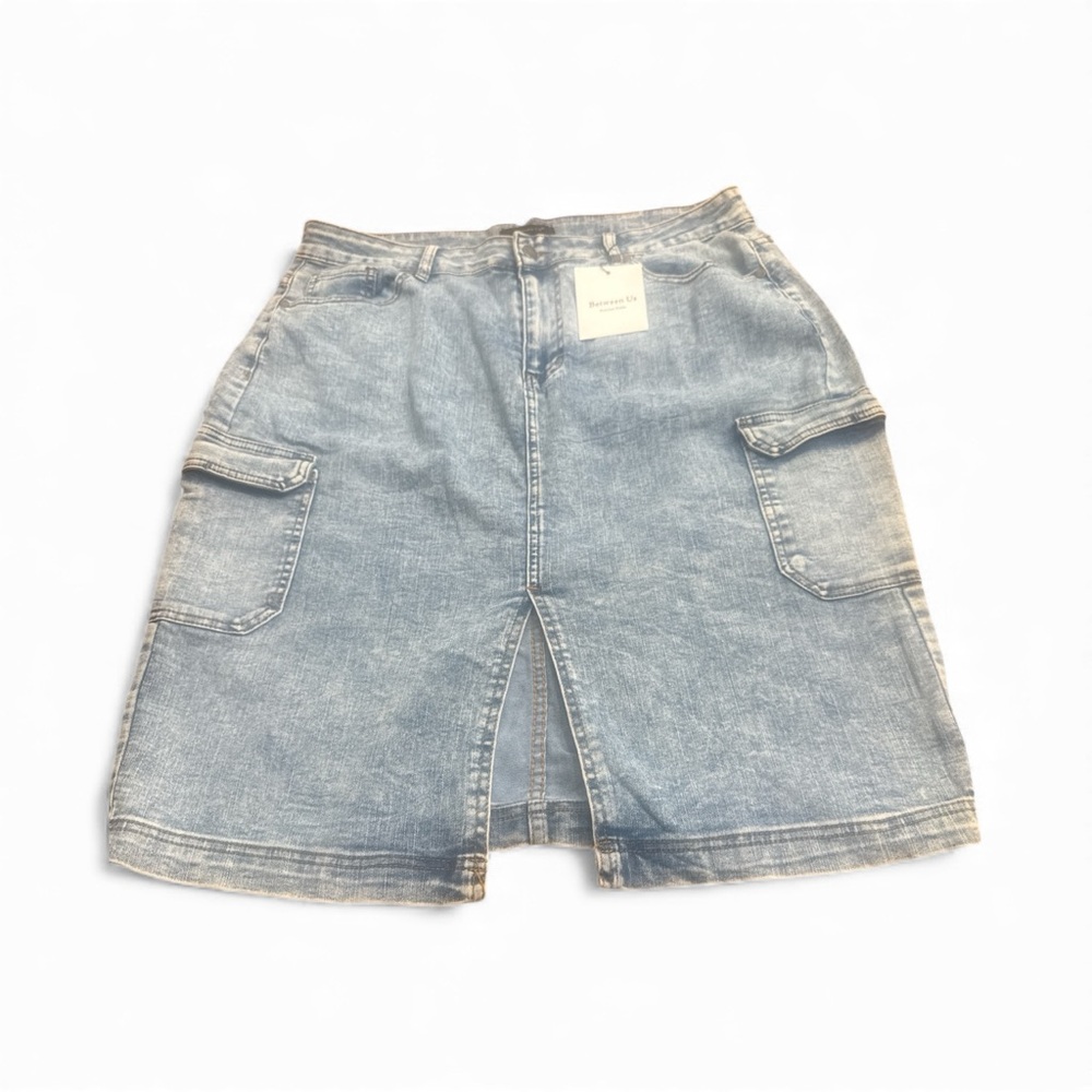 NWT‎ Between Us Denim Cargo Skirt Size 16 Stretch Blue Front Slit Pockets